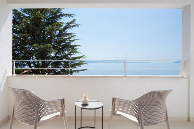 Superior double room, sea side, balcony 2