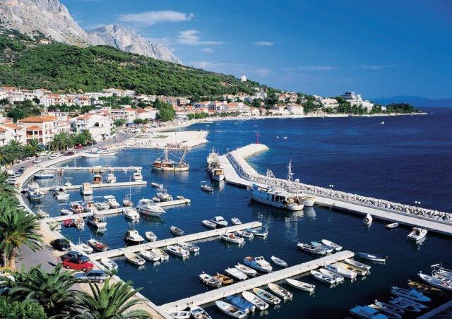 Podgora - pohled od přístavu