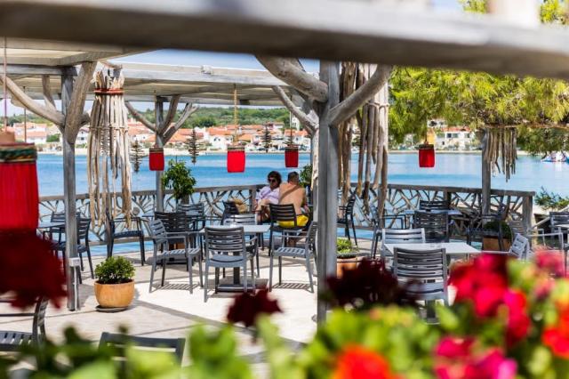 Hotel Pinija, Caffe bar More