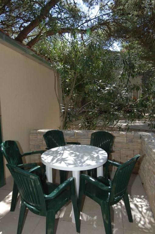 Apartmány 3* - terasa se sezením
