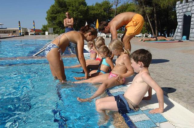 Bazén v Zaton Holiday Resort