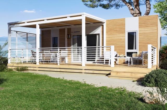 Deluxe_Family_Exterior_02