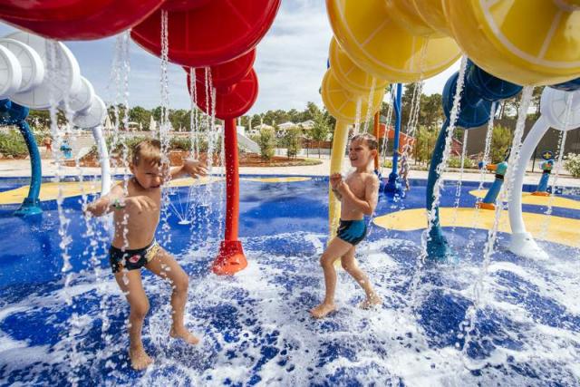 Zaton Holiday Resort, bazény