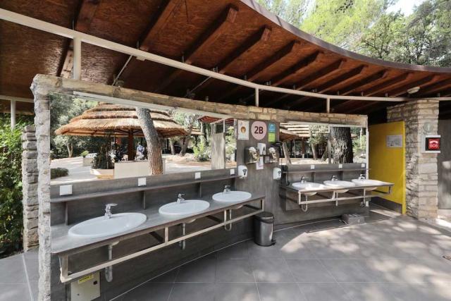 Pine Beach Pakoštane, sanitární prostor