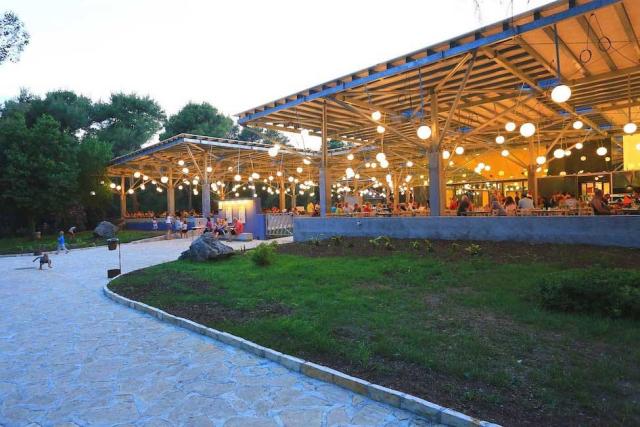 Pine Beach Pakoštane, restaurace