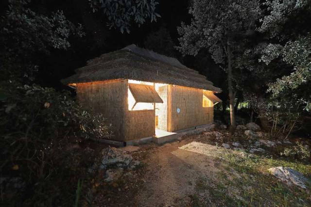 Pine Beach Pakoštane, bungalov s USB a osvětlením