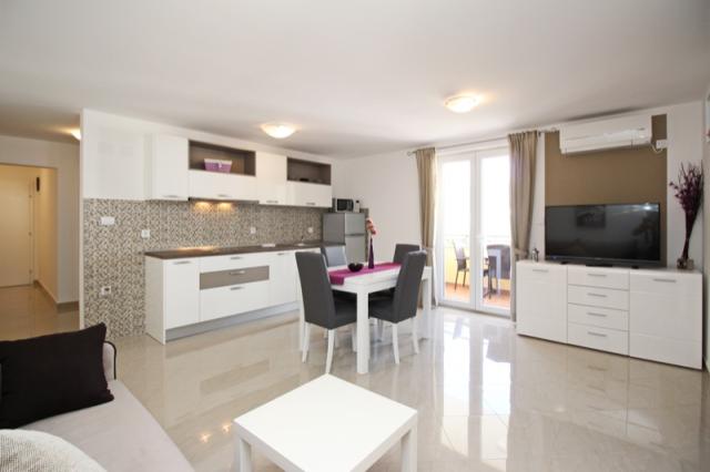 GORICA 2_apartmány pro 2 - 4 osoby, každý má svůj styl a design