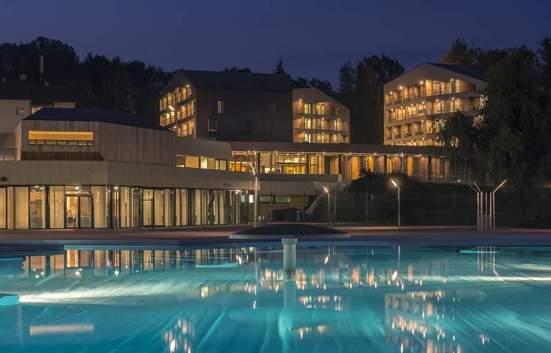 Hotel Well - pohleed od bazénů