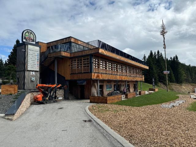 půjčovna kol a lyží, restaurace