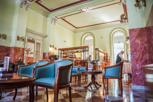 GRAND CAFE