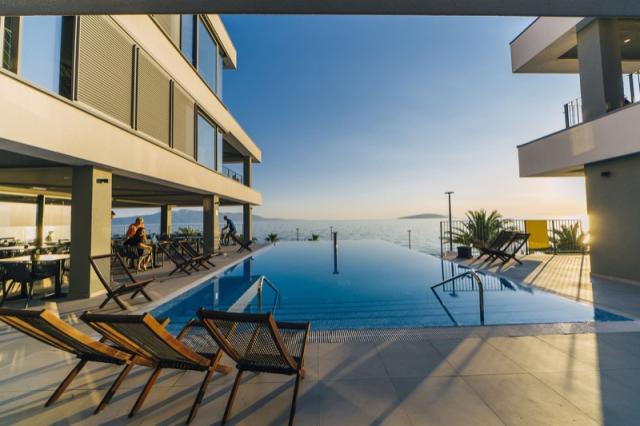 Morenia_InfinityPool