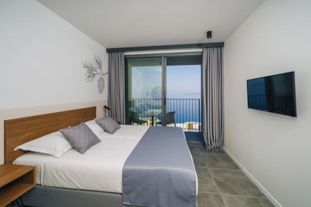 Morenia_DoubleStandardSeaView