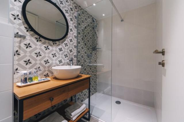 Morenia_Bathroom