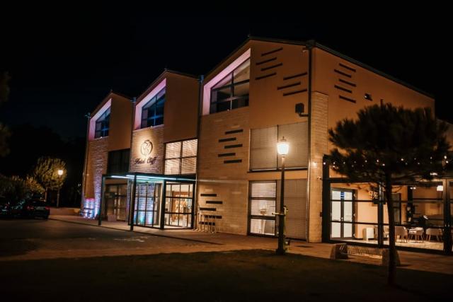 Cliff Hotel & Spa by night