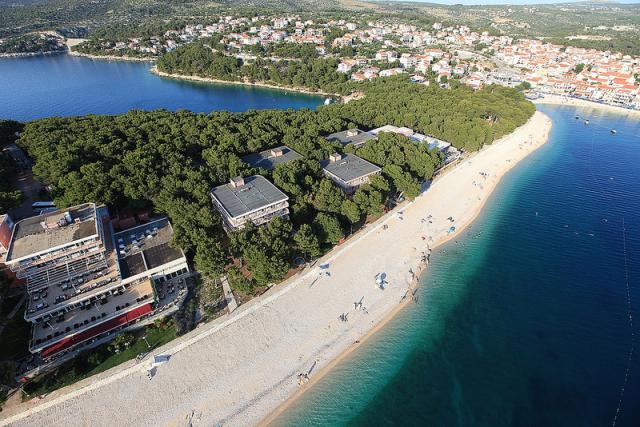 pláž u hotelu Zora