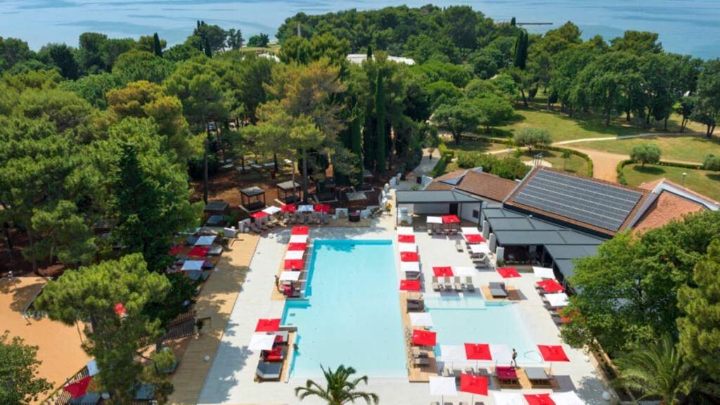 Hotel-Pelegrin-Plava-Laguna_outdoor-pool