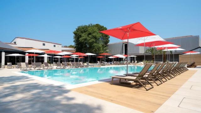 Hotel-Pelegrin-Plava-Laguna_outdoor-pool-3