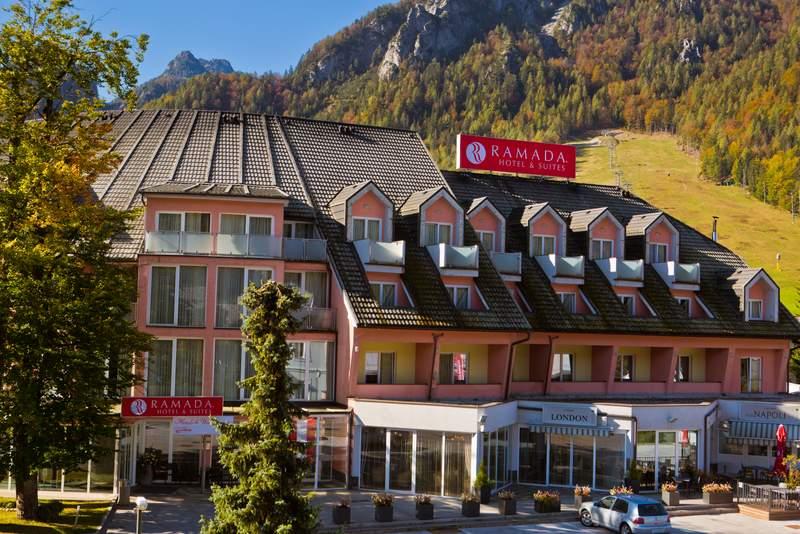 Ramada Hotel & Suite, pokoje směr městečko