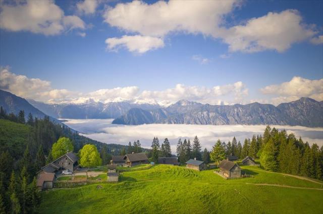 Huetteneck-Panorama-Sommer-Foto-