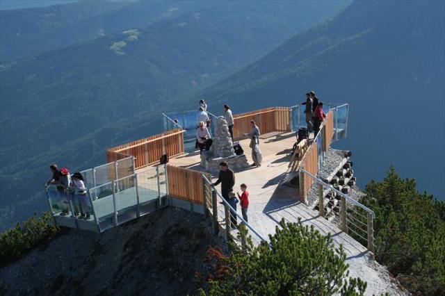 Stubai.Aussichtsplattform_StubaiBlick.JPG