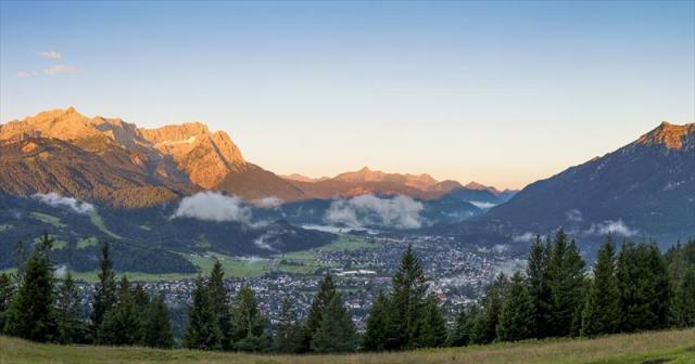 pano_gapa_2_300dpir_markt_garmisch-