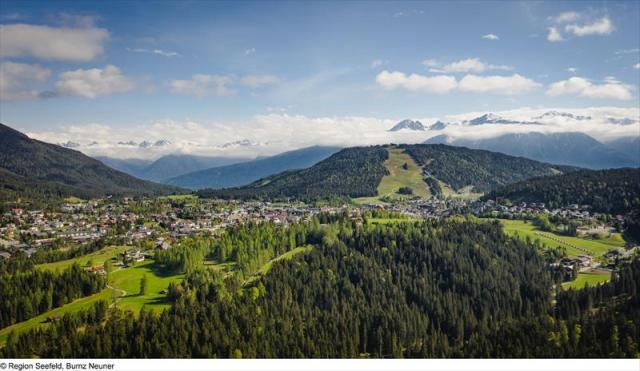 blick_auf_seefeld_im_sommer_-_geigenbuehel_