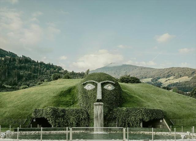 The_Giant