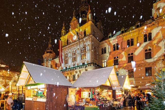 christkindlmarkt-am-hauptplatz-c-graz-tourismus2