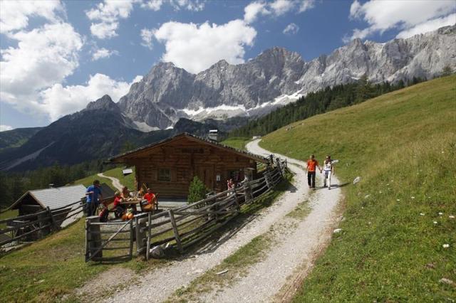 Dachsteinskabomba.Wandern-Neustatt.Herbert Raffalt