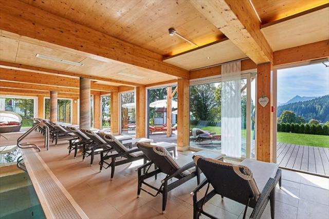 hotel-mit-hallenbad-wellness-ramsau-gross