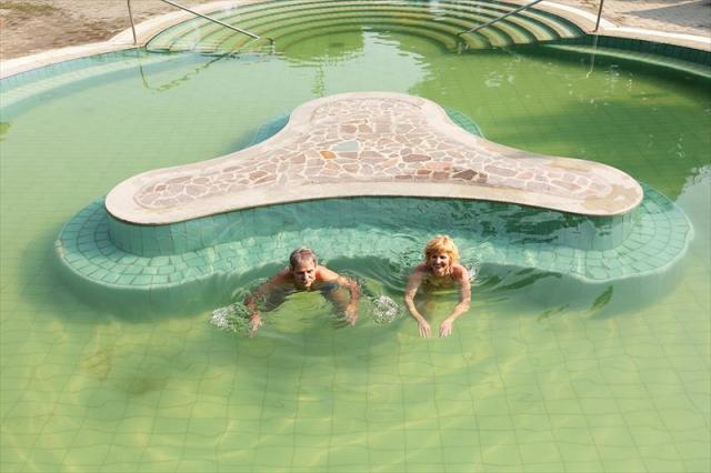 Destination-in-General_Senior-Couple_01_TL