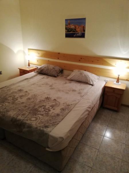 pokoj manželská postel