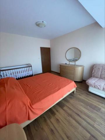 apartmán ložnice manželská postel