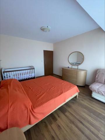 apartmán ložnice manželská postel