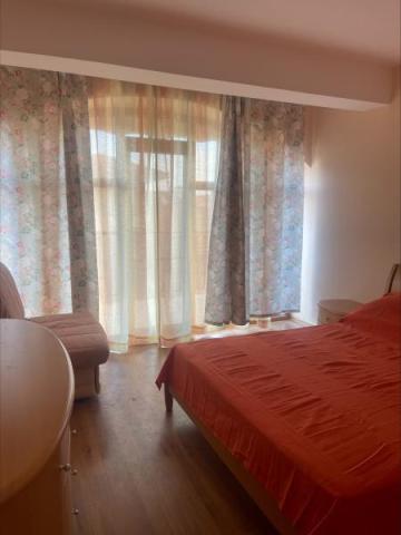 apartmán ložnice manželská postel balkón