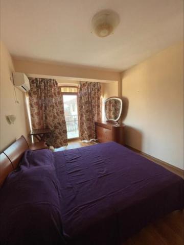 apartmán ložnice manželská postel balkón