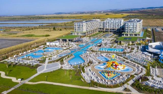 Wave Resort