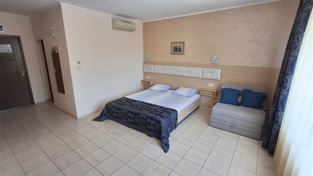 Hotel Blue Bay-apartmán_ložnice.jpg
