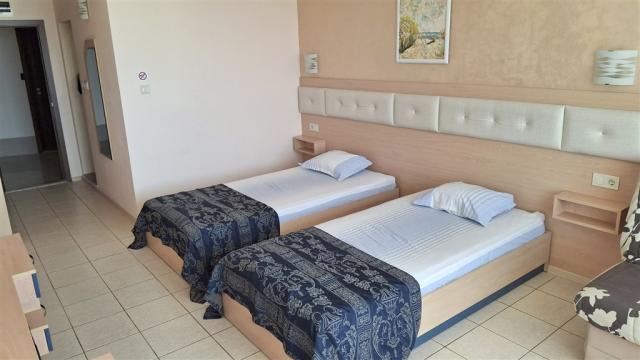 Hotel Blue Bay-dvoulůžkový pokoj.jpg