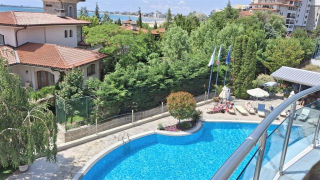 Hotel Blue Bay-pohled z balkonu.jpg