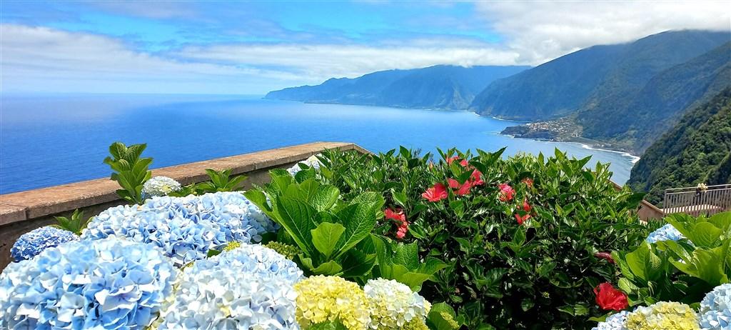 Madeira - květinová a turistická