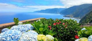 Madeira - květinová a turistická