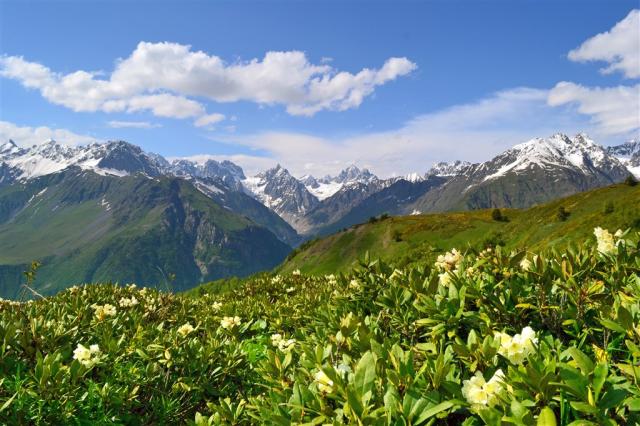 Gruzie mountain views in Svaneti.JPG
