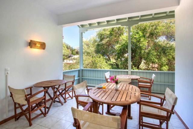 accommodatio-hotel-nefeli-balcony-1024x686.jpg