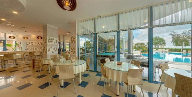 Hotel Blue Bay-restaurace.jpg