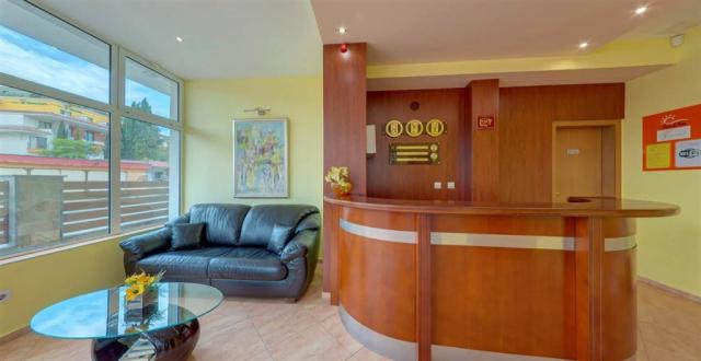 Hotel Sunny Flower-recepce.jpg