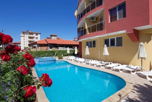 Hotel Sunny Flower-venkovní bazén II.jpg