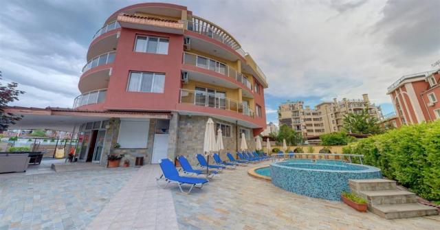 Hotel Sunny Flower-venkovní bazén.jpg