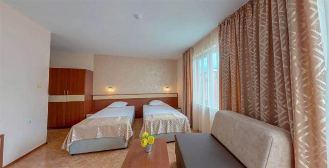 Hotel Sunny Flower-dvoulůžkový pokoj oddělená lůžka.jpg