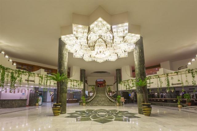 Po stopách českých egyptologů & Hotel Aladdin Beach Resort
